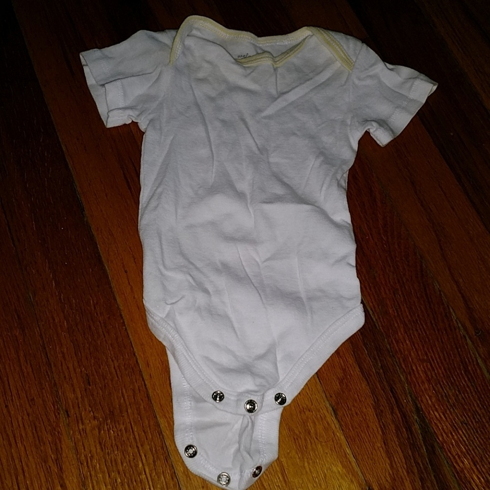 Welcome to the world size 6 to 9 months onesie